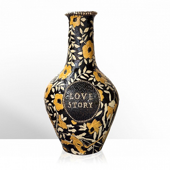 LUCINDA MUDGE, LOVE STORY III
2019, CERAMIC, GOLD LUSTRE