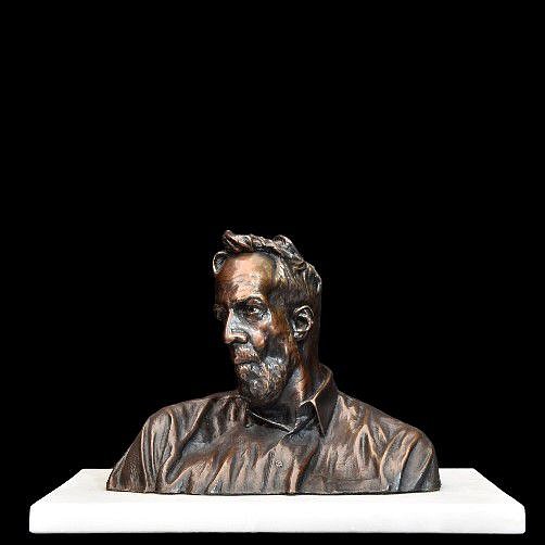 ANGUS TAYLOR, PORTRAITS OF INFLATION SERIES: NARRATIVE SELF-PORTRAIT: DEFLATE 2<br />
2020, PATINATED BRONZE ON MARBLE BASE