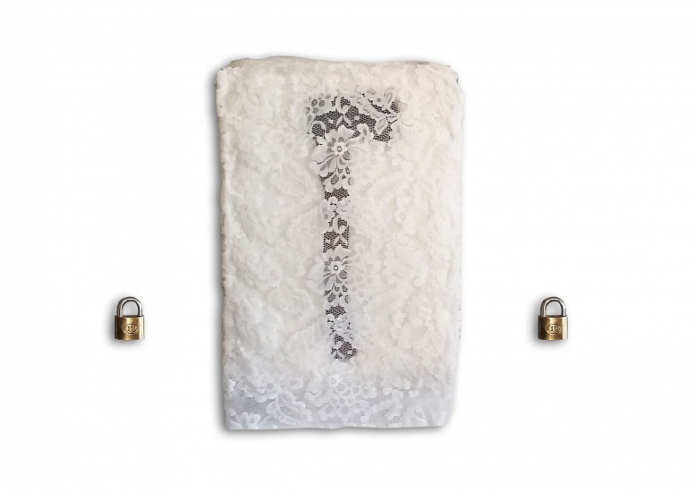 WARREN MAROON, GLIP LAT LÁŠ
2021, LACE, AXE AND LOCKS